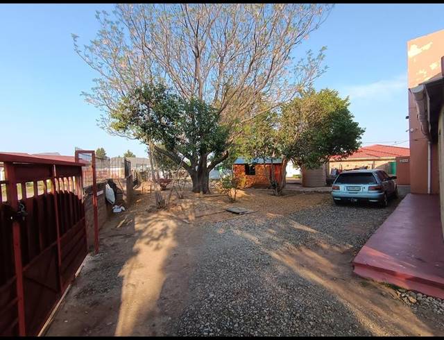 13 BEDROOM HOUSE FOR SALE IN MADEIRA PARK